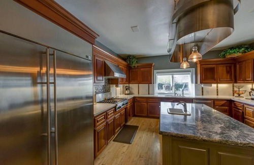 Chico House | BEAUTIFUL 7/5 W/POOL/HOT TUB LOTS OF ROOM