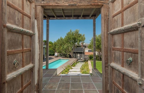Voelklip Villa | Beautiful 8 Bedroom Villa in Hermanus