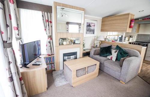 Great Yarmouth House | Beautiful 8 berth caravan for hire at Seashore Haven Park in Norfolk ref 22039C