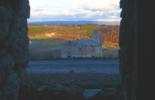 Colle di Val d'Elsa Villa | Beautiful apartment in villa with WIFI, pool, TV, patio and panoramic view, close to San Gimignano