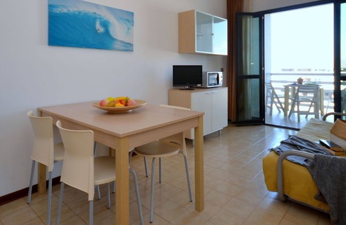 Lignano Sabbiadoro Apartment | Beautiful apartment for 4 people with A/C, pool, TV, terrace and pets allowed