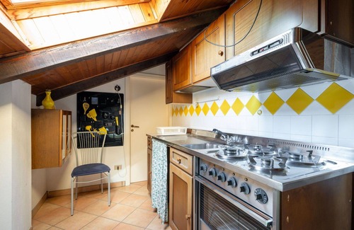 San Damiano dʼAsti Villa | Beautiful apartment in villa for 5 guests with WIFI, pool, TV, patio, pets allowed and parking