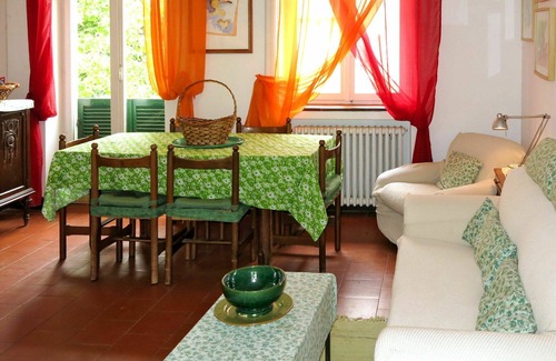 San Damiano dʼAsti Villa | Beautiful apartment in villa with pool, WIFI, TV, terrace, pets allowed, panoramic view and park...