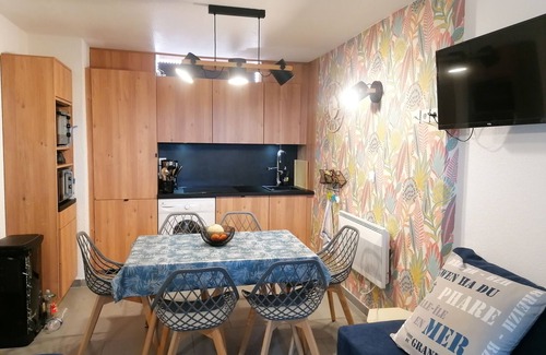 Le Dramont Apartment | Beautiful air-conditioned and renovated garden level Cap Esterel