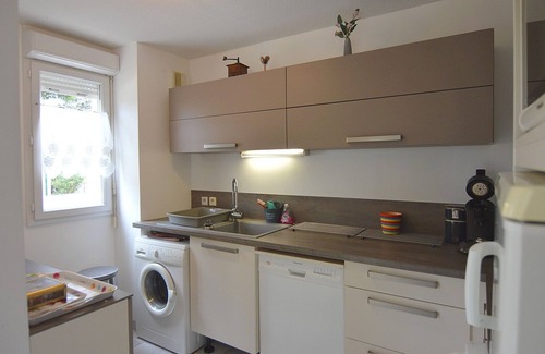Meze Apartment | Beautiful air-conditioned apartment in Mèze with parking and beach access