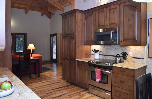 Cooper Landing House | Beautiful Alaska Vacation Home Steps from Kenai River (Lynx Cottage)