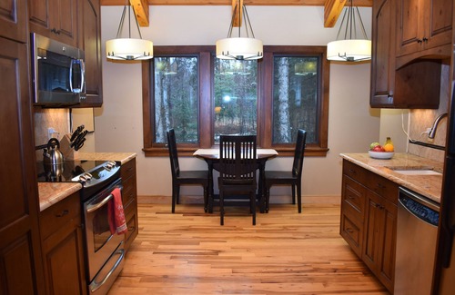 Cooper Landing House | Beautiful Alaska Vacation Home Steps from Kenai River (Lynx Cottage)