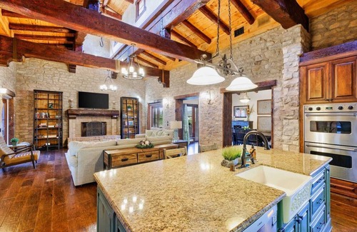 Temecula House | Beautiful Amenities-Stunning Views,Spa,LRG Kitchen!