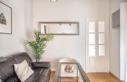 San Roque Apartment | Beautiful and bright- 1Bd 1Bth- Center