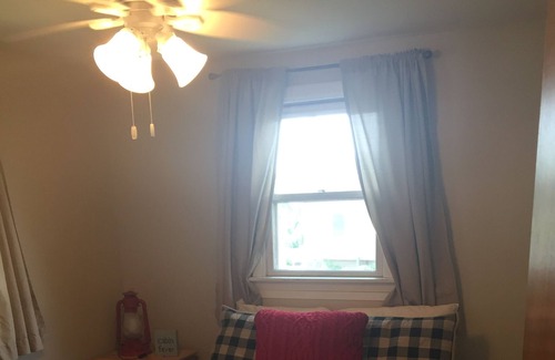 South Haven Cabin | Beautiful and Clean 2 Bedroom Cottage on Clearwater Lake