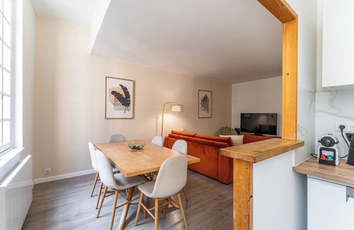 Hotel de Ville - Quinconces Apartment | Beautiful and comfortable flat for 6 in the Rue Ausone