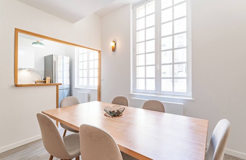 Hotel de Ville - Quinconces Apartment | Beautiful and comfortable flat for 6 in the Rue Ausone