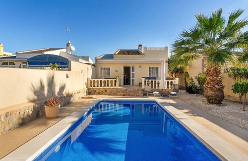 El Chaparral Ski Chalet | Beautiful and cozy Villa with private pool in urb, San Luis, El Chaparral, Torre