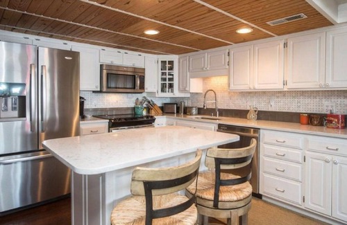 Afton House | Beautiful and Cozy Grand Lake House on Monkey Island