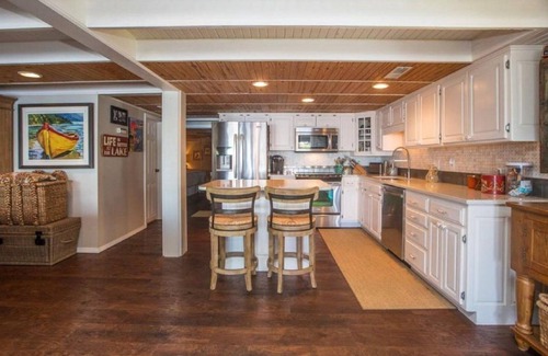 Afton House | Beautiful and Cozy Grand Lake House on Monkey Island
