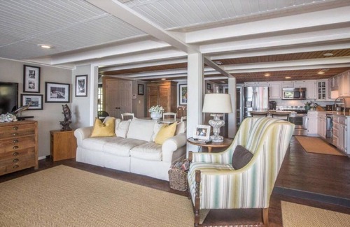 Afton House | Beautiful and Cozy Grand Lake House on Monkey Island