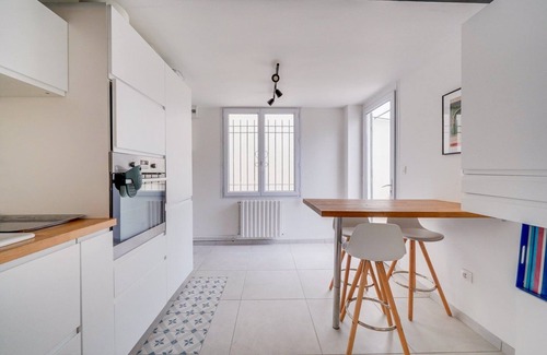 Bacalan House | Beautiful and large house with garden