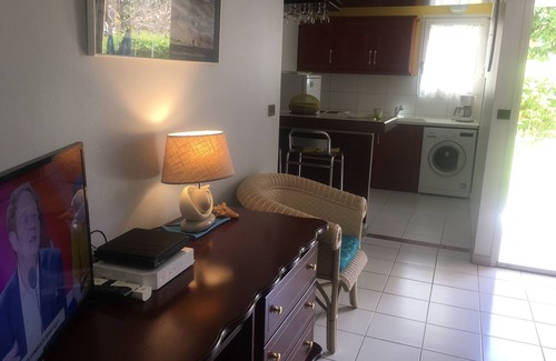 Sainte-Anne Apartment | BEAUTIFUL and large T2 in Residence with swimming pool. WIFI. All comforts.