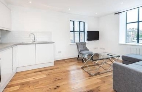 Uxbridge North Condo | Beautiful and Modern Apartment (BR2)