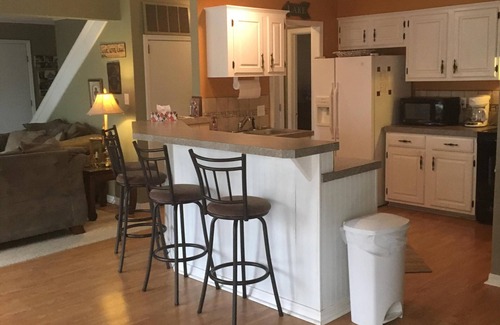 Fairfield Bay House | Beautiful and Serene Lake House .6 miles from Fairfield Bay Marina