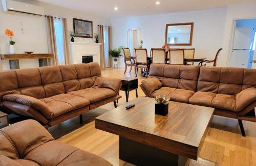 Pico - Robertson House | Beautiful and spacious 2 bedroom home in an excellent location near LACMA Acadamy Awards Museum Peterson Museum and more