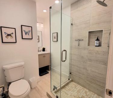 Pico - Robertson House | Beautiful and spacious 2 bedroom home in an excellent location near LACMA Acadamy Awards Museum Peterson Museum and more