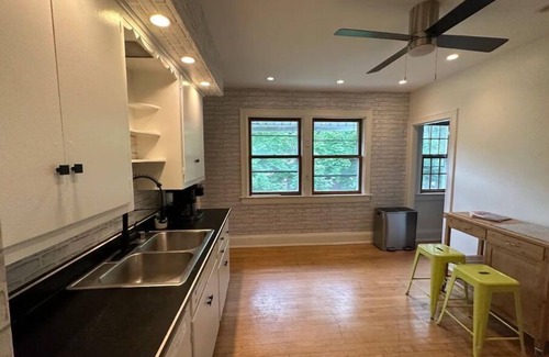 Upper East Side Apartment | Beautiful and Spacious 3BR plus Garage
