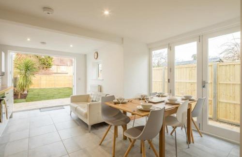 Cambridge House | Beautiful and Spacious Cambridge Home with Free Parking & Garden!