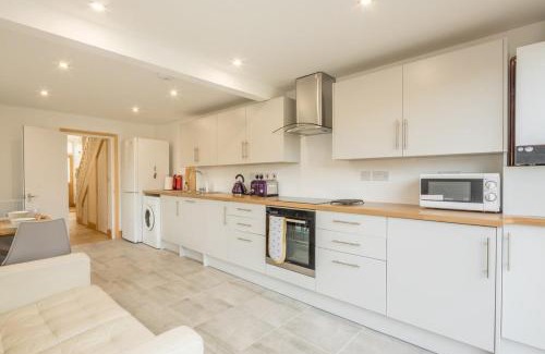Cambridge House | Beautiful and Spacious Cambridge Home with Free Parking & Garden!