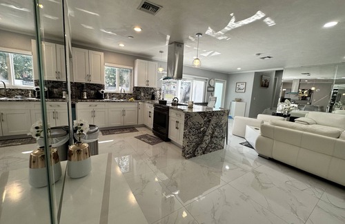 Golden Glades House | beautiful and spacious house close to south beach and wynwood walls.