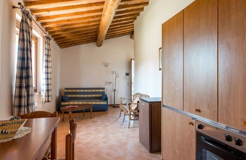 Scansano Villa | Beautiful apartment in villa for 6 guests with WIFI, pool, TV, patio and pets allowed