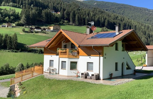 Sarentino Apartment | Beautiful apartment for 6 people with WIFI, TV, balcony and parking