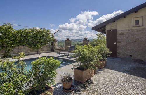 Monforte d'Alba Apartment | Beautiful apartment for 4 people with WIFI, pool, close to Alba