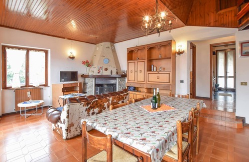 Ossimo Apartment | Beautiful apartment in Ossimo Superiore