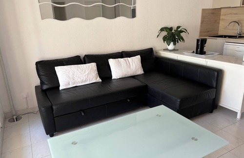 Sanary-sur-Mer Apartment | BEAUTIFUL APARTMENT IN CLOSED RESIDENCE NEAR DOWNTOWN
