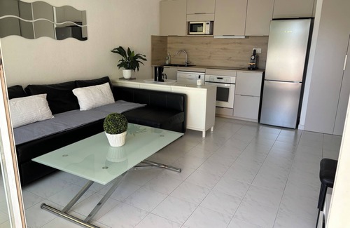 Sanary-sur-Mer Apartment | BEAUTIFUL APARTMENT IN CLOSED RESIDENCE NEAR DOWNTOWN