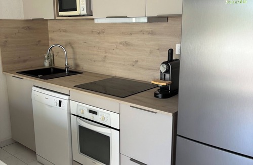 Sanary-sur-Mer Apartment | BEAUTIFUL APARTMENT IN CLOSED RESIDENCE NEAR DOWNTOWN