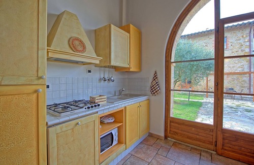 Simignano Apartment | Beautiful apartment for 4 people with WIFI, pool, TV and pets allowed