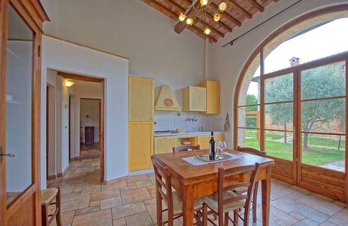 Simignano Apartment | Beautiful apartment for 4 people with WIFI, pool, TV and pets allowed