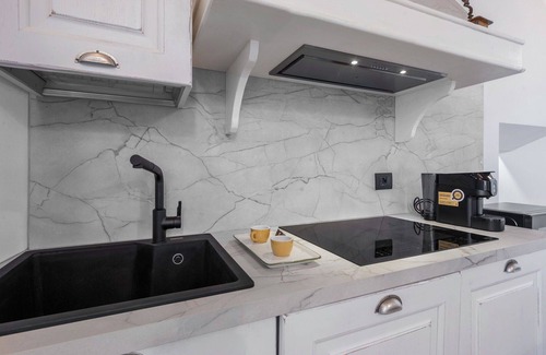 Monteriggioni Apartment | Beautiful apartment for 2 guests with WIFI, A/C, pool, TV, pets allowed and parking, close to Si.