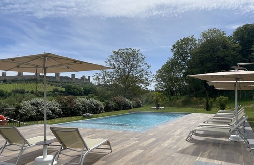 Monteriggioni Apartment | Beautiful apartment for 2 guests with WIFI, pool, A/C, TV and pets allowed, close to Siena