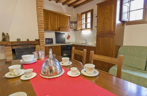 Rapolano Terme Villa | Beautiful apartment in villa for 6 people with WIFI, pool, TV and patio