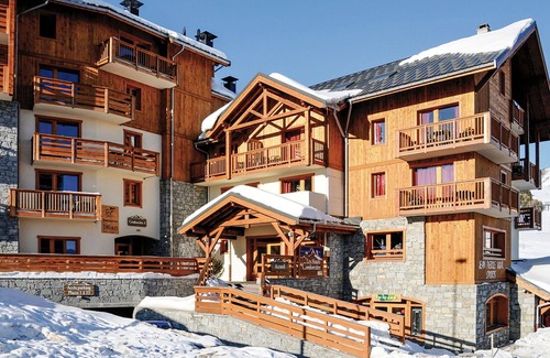 La Toussuire Apartment | Beautiful apartment for 8 people with WIFI, pool, TV, balcony and pets allowed