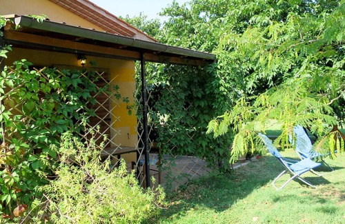 Roccastrada Villa | Beautiful apartment in villa for 4 guests with pool, WIFI, TV, terrace, pets allowed and parking