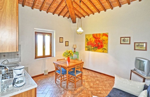 San Gimignano Apartment | Beautiful apartment for 2 people with pool, WIFI, A/C, TV, patio, panoramic view and parking