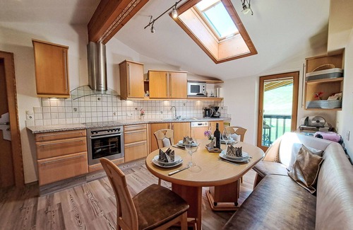 Muhlthal Apartment | Beautiful apartment for 8 people with WIFI, TV, balcony and parking