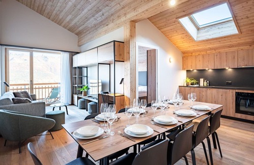 Heremence Apartment | Beautiful apartment for 8 people with WIFI, TV, balcony and pets allowed