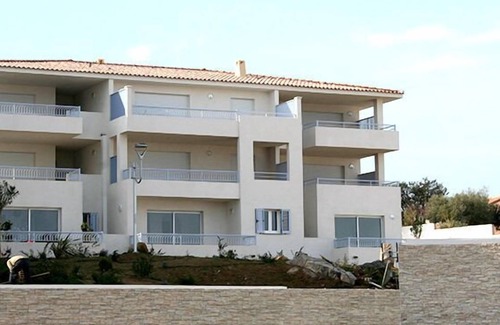 L'Ile-Rousse Apartment | BEAUTIFUL APARTMENT IN RESIDENCE STANDING UP BEAUTIFUL SEA AND MOUNTAIN