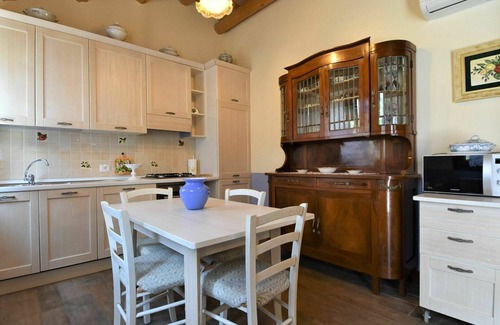 Ariano nel Polesine House | Beautiful apartment in villa for 4 guests with pool, WIFI, A/C, TV, patio and parking