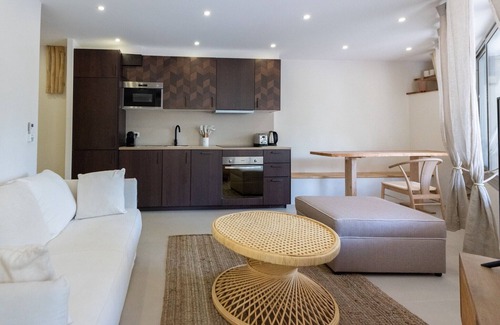 Antibes Apartment | Beautiful apartment 7P City Center Beach 250m
